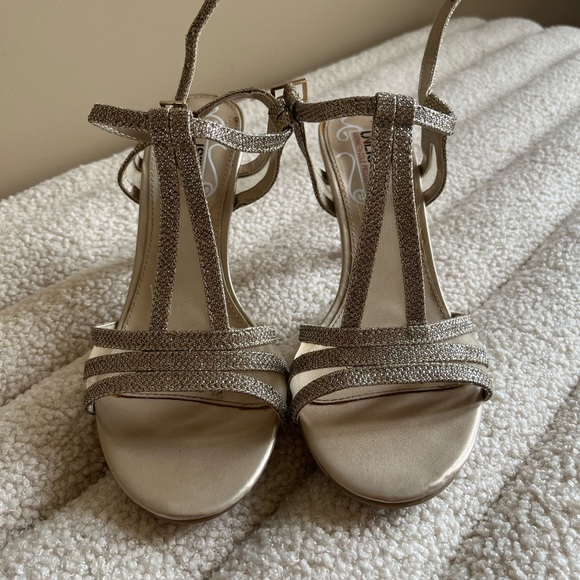 Strapped sparkly heels - Picture 3 of 4